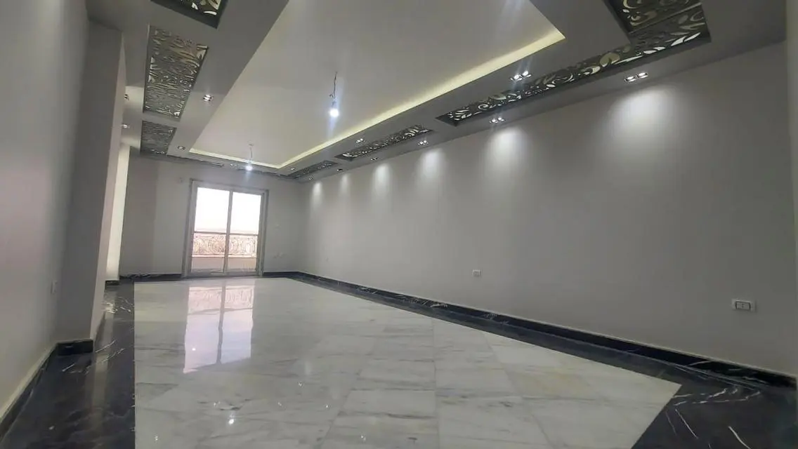 Stunning Apartment with Security and Scenic View