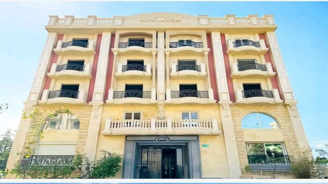 منزل فاخر للبيع في بناء 9 بسعر 8,140,000