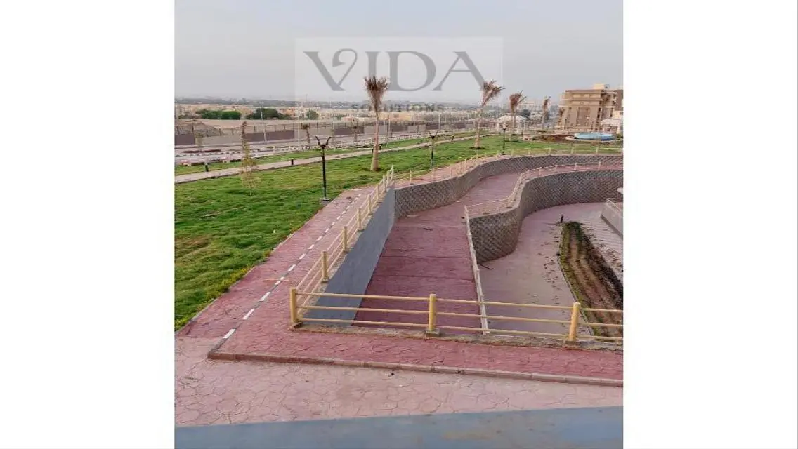 شقة فاخرة للبيع بمساحة رائعة في موقع متميز