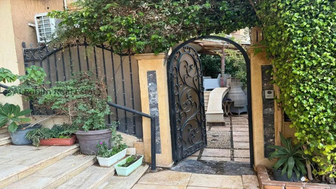 Luxurious Property with Terrace and Private Garden