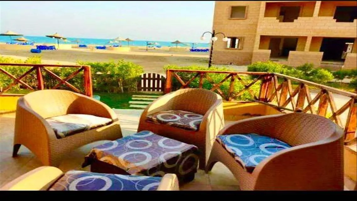 فيلا فاخرة مع حديقة خاصة ومسبح مشترك