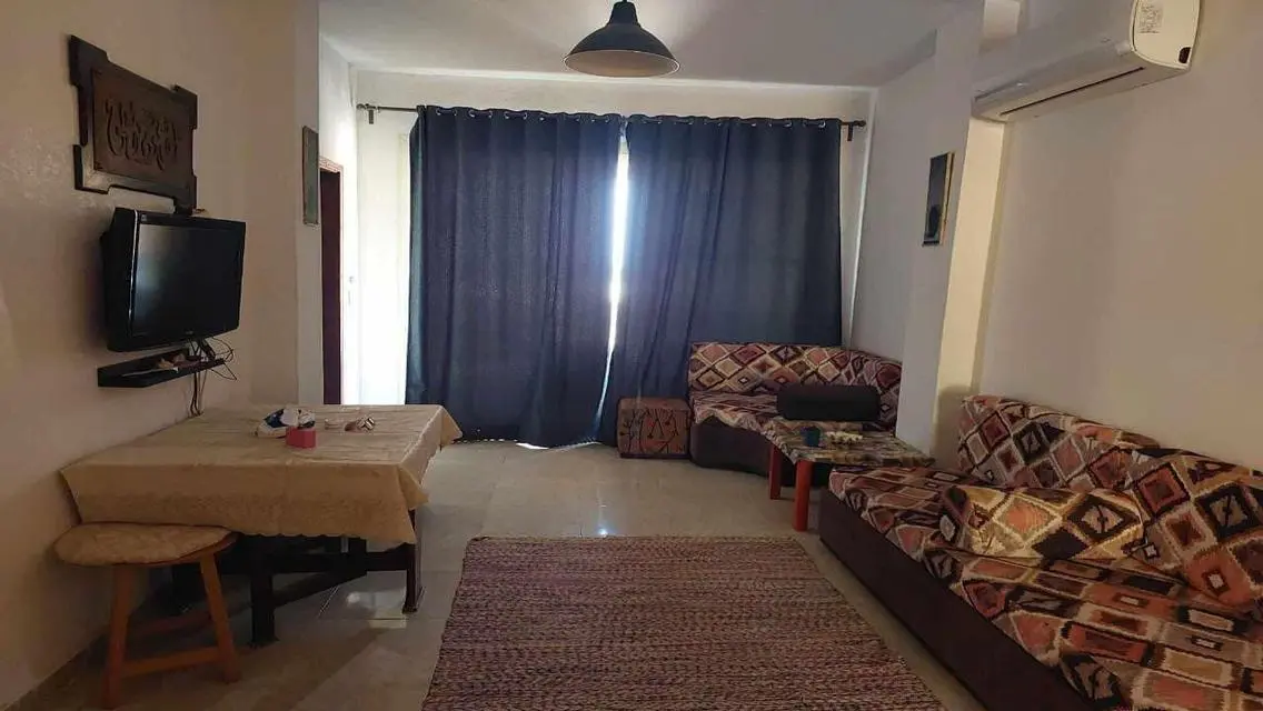 فيلا فاخرة مع حديقة خاصة ومسبح مشترك