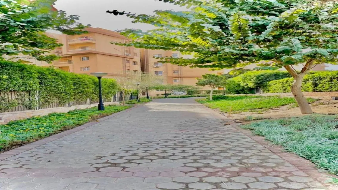 شقة فاخرة مع شرفة بمساحة 173 متر