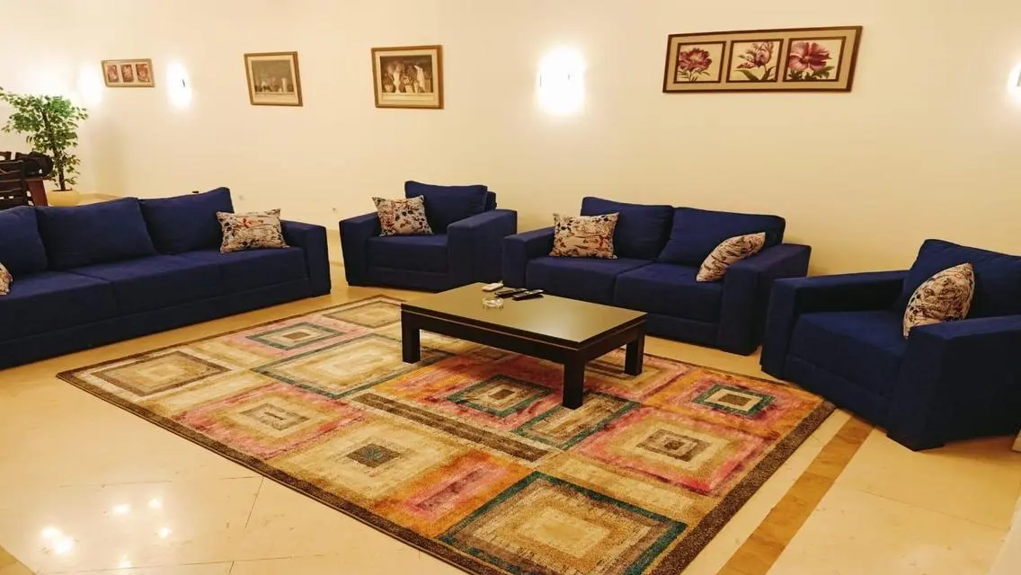 شقة فاخرة بسعر مغري في موقع متميز