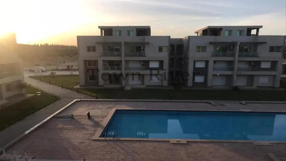 Luxury Apartment with Lake View
