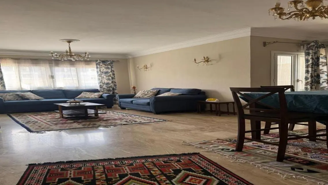 شقة مميزة بمساحة 400 متر بسعر مغري