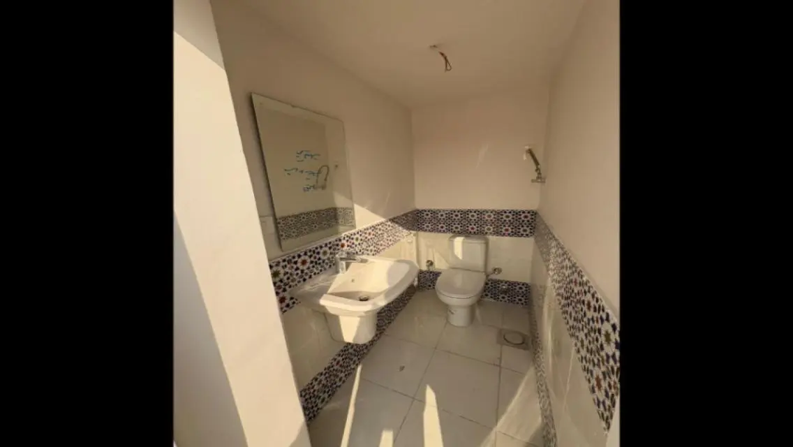 شقة رائعة للبيع مع مساحات واسعة