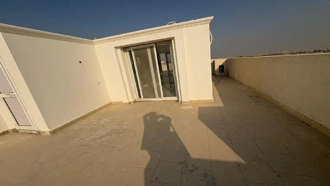 شقة رائعة للبيع مع مساحات واسعة
