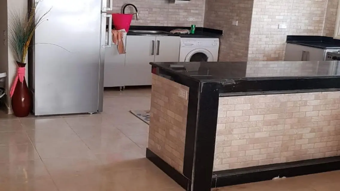 فيلا فاخرة مع شرفة متاحة للبيع