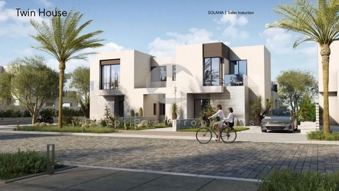 Corner Townhouse in Solana for Sale in Prime Location