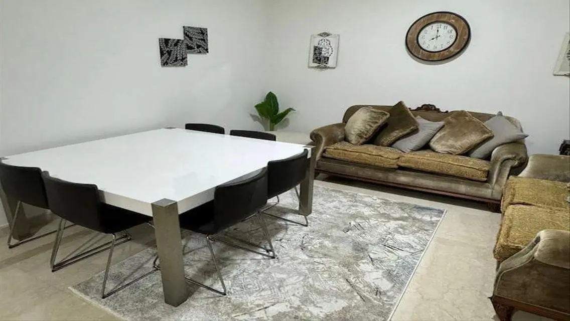 فيلا فاخرة مع مسبح خاص وحديقة في موقع متميز