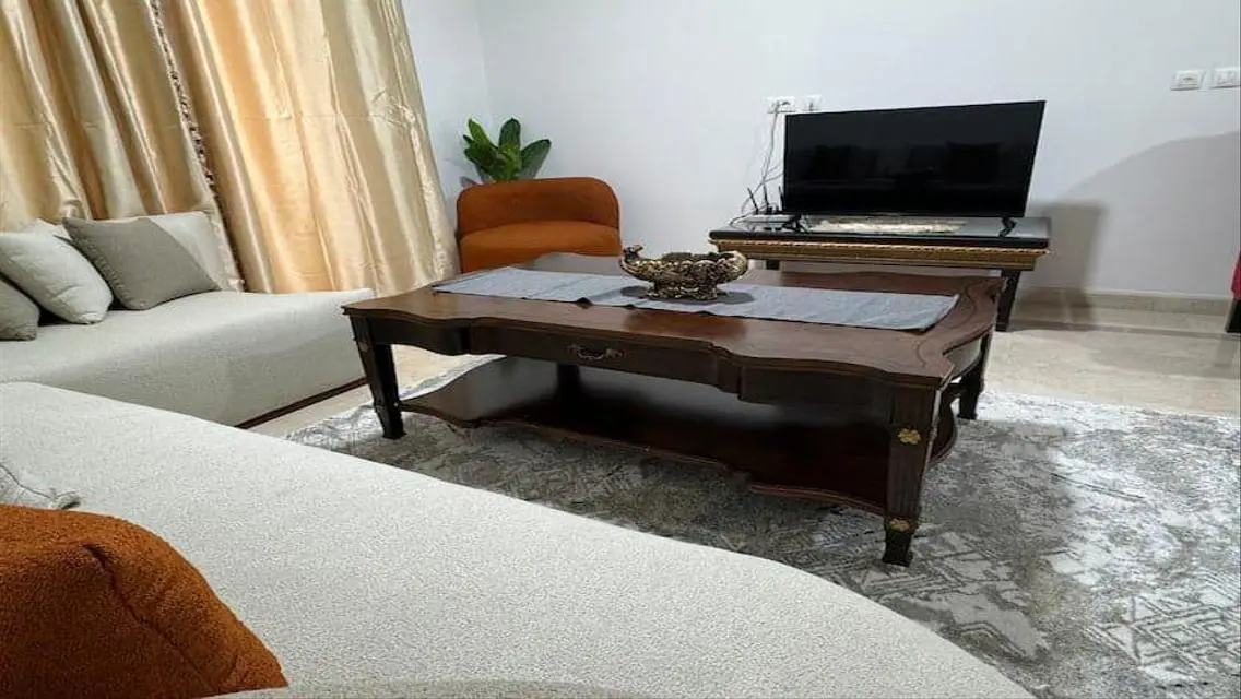 فيلا فاخرة مع مسبح خاص وحديقة في موقع متميز