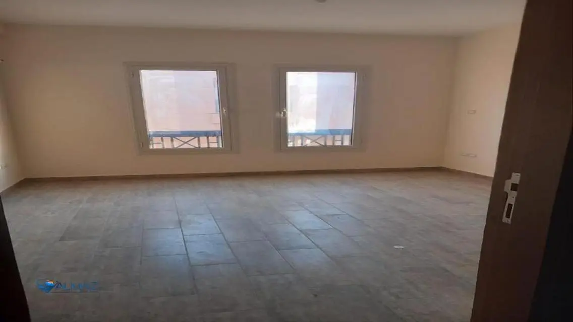 Stylish Apartment for Rent at E8512-B-230-3-2-18