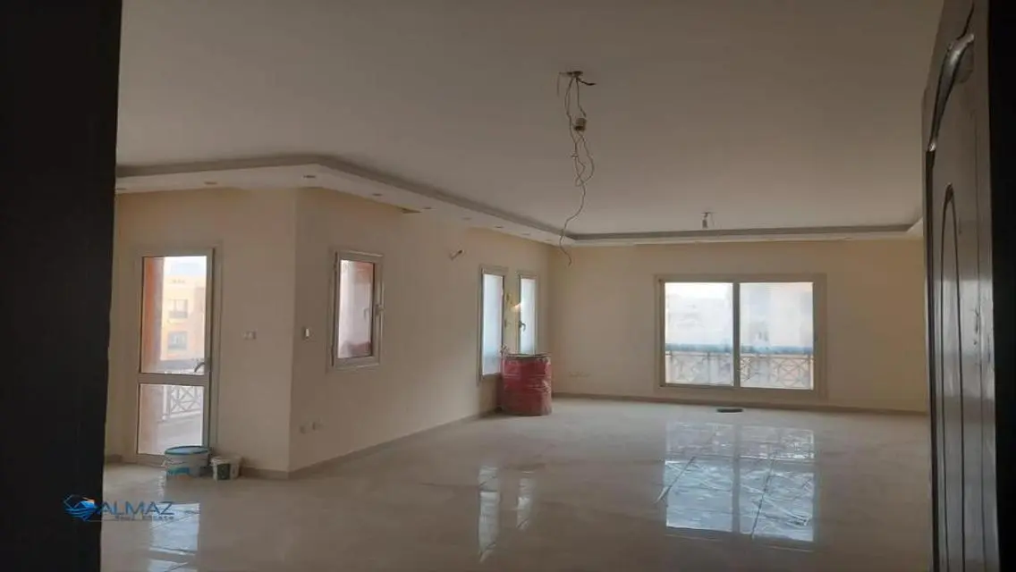 Stylish Apartment for Rent at E8512-B-230-3-2-18
