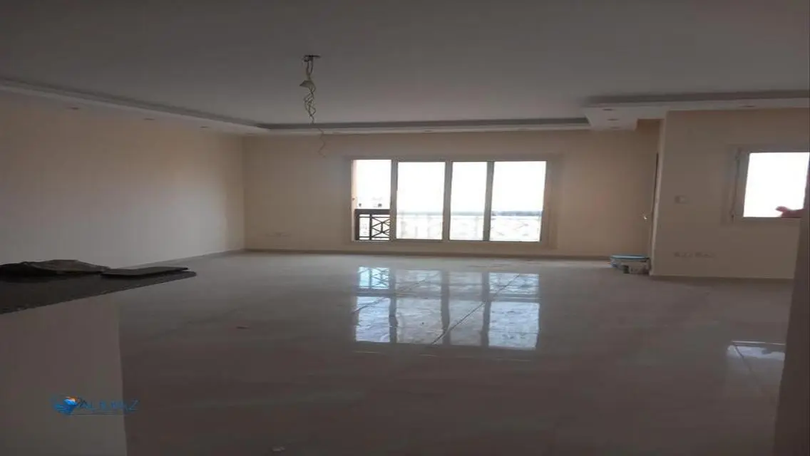 Stylish Apartment for Rent at E8512-B-230-3-2-18