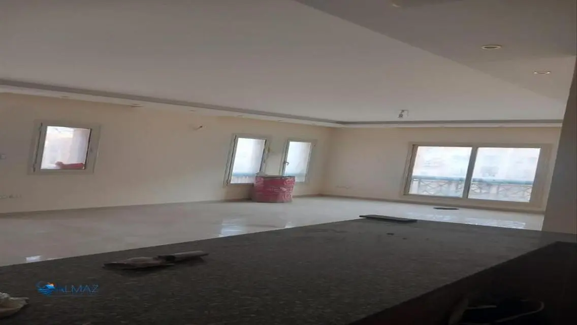 Stylish Apartment for Rent at E8512-B-230-3-2-18
