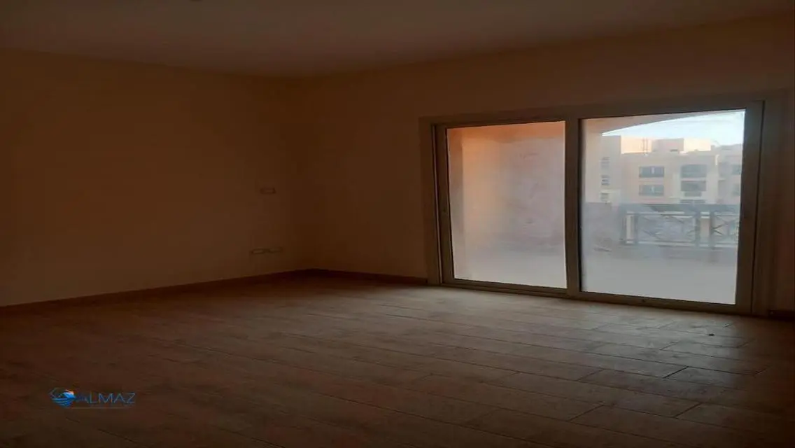 Stylish Apartment for Rent at E8512-B-230-3-2-18
