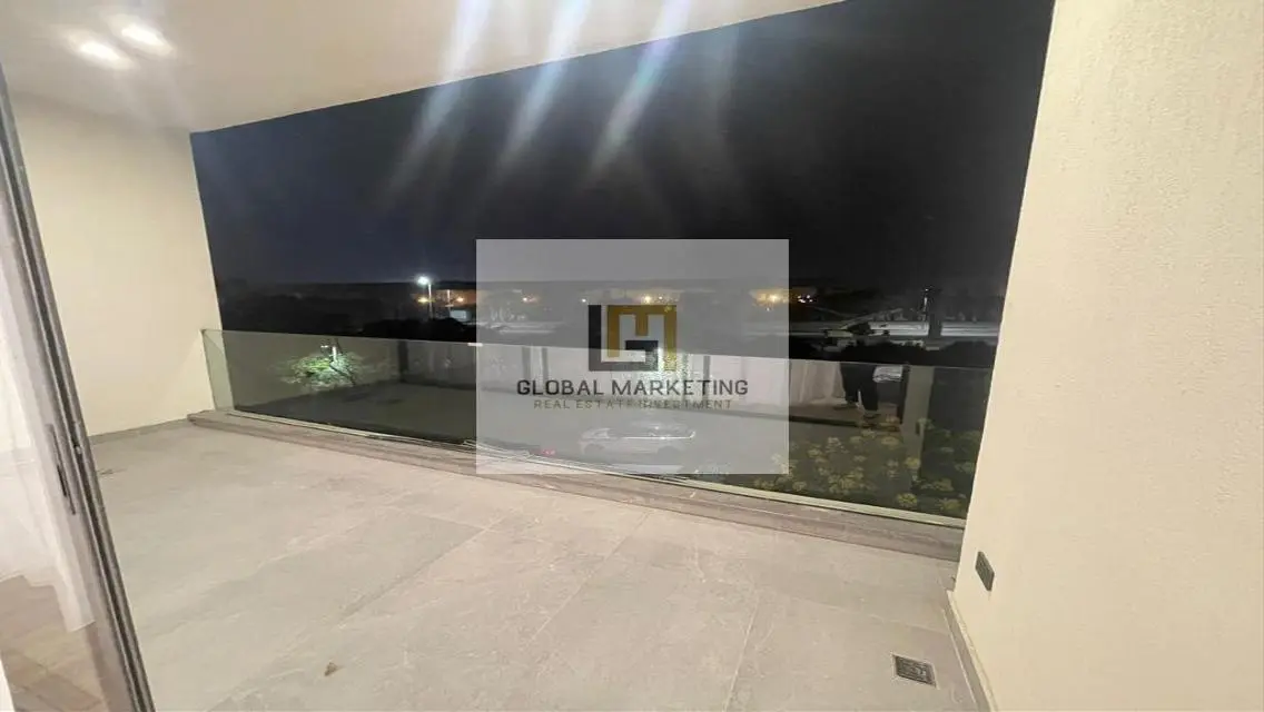 Modern Residential Unit for Sale by the Lakes