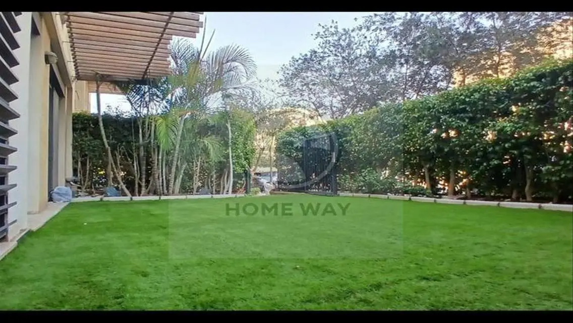 شقة فاخرة بمساحة واسعة للبيع