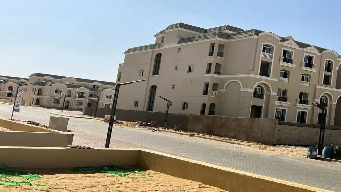 شقة فاخرة للبيع بمساحة كبيرة وحارس أمن