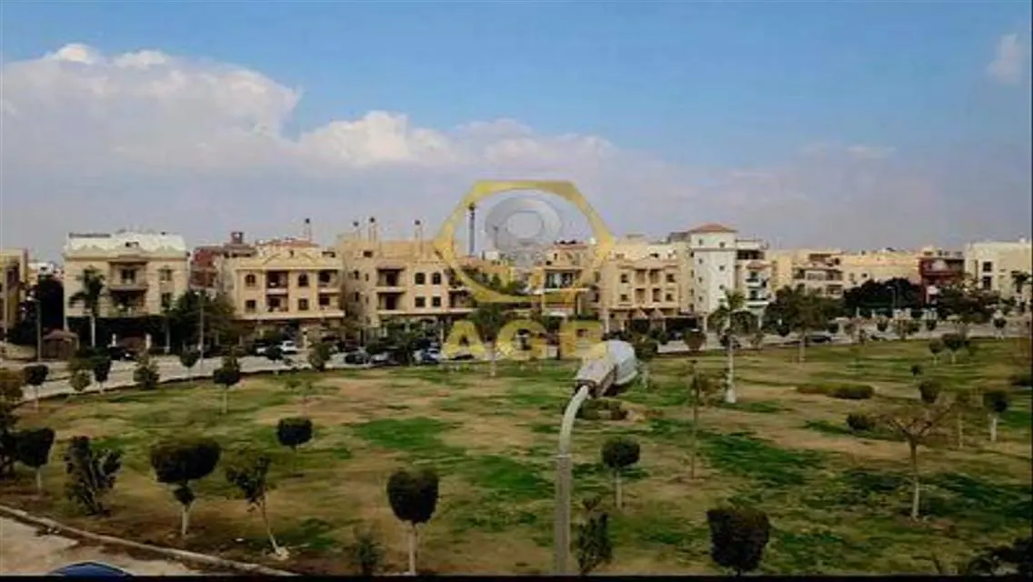 شقة فاخرة بمساحة واسعة للبيع