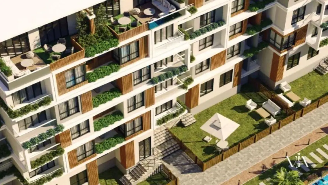 Luxury Apartment Overlooking Landmark - 150
