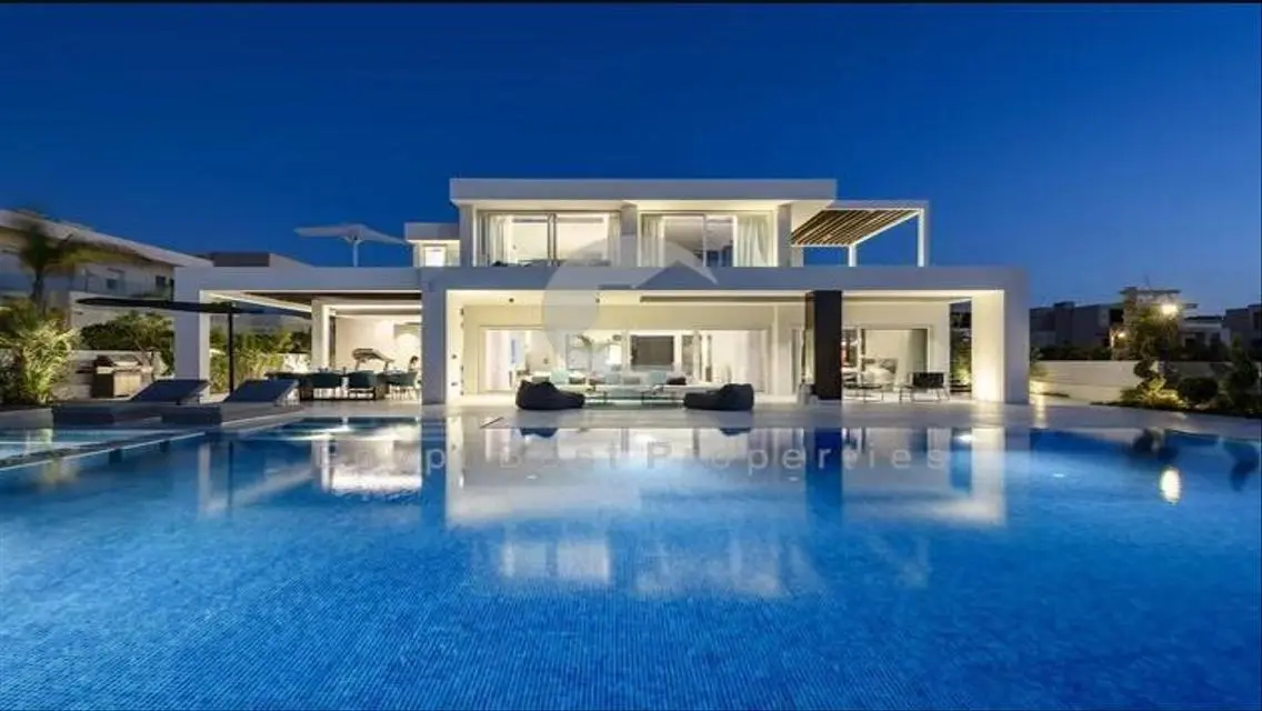 Luxurious Villa for Sale with Private Pool and Garden