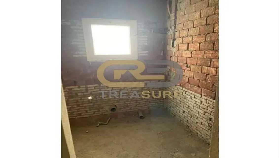 Treasure in 5th-2104: Stunning Apartment for Sale