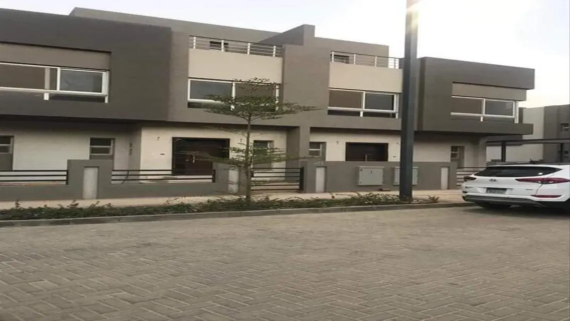 منزل فاخر مع مسبح خاص وحديقة خاصة