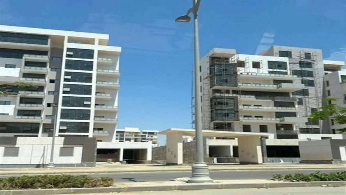 فيلا فاخرة للبيع بمساحة واسعة وحديقة خاصة