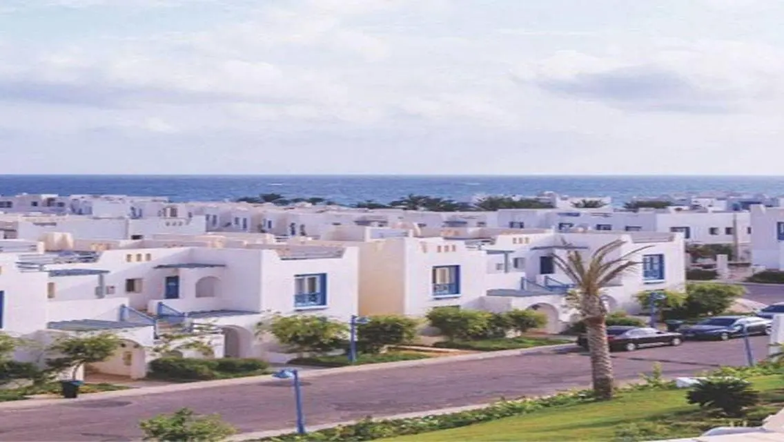 Luxurious Apartment with Spacious Layout and Multiple Rooms