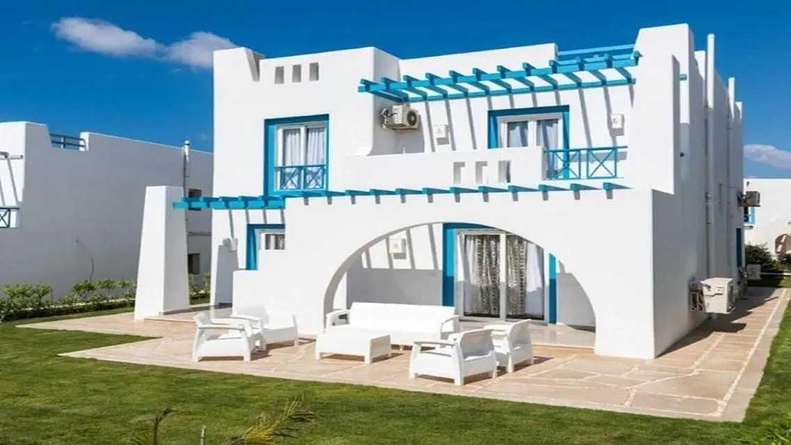 Luxurious Apartment with Spacious Layout and Multiple Rooms