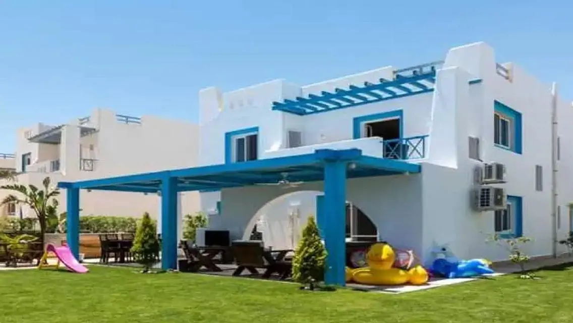 Luxurious Apartment with Spacious Layout and Multiple Rooms