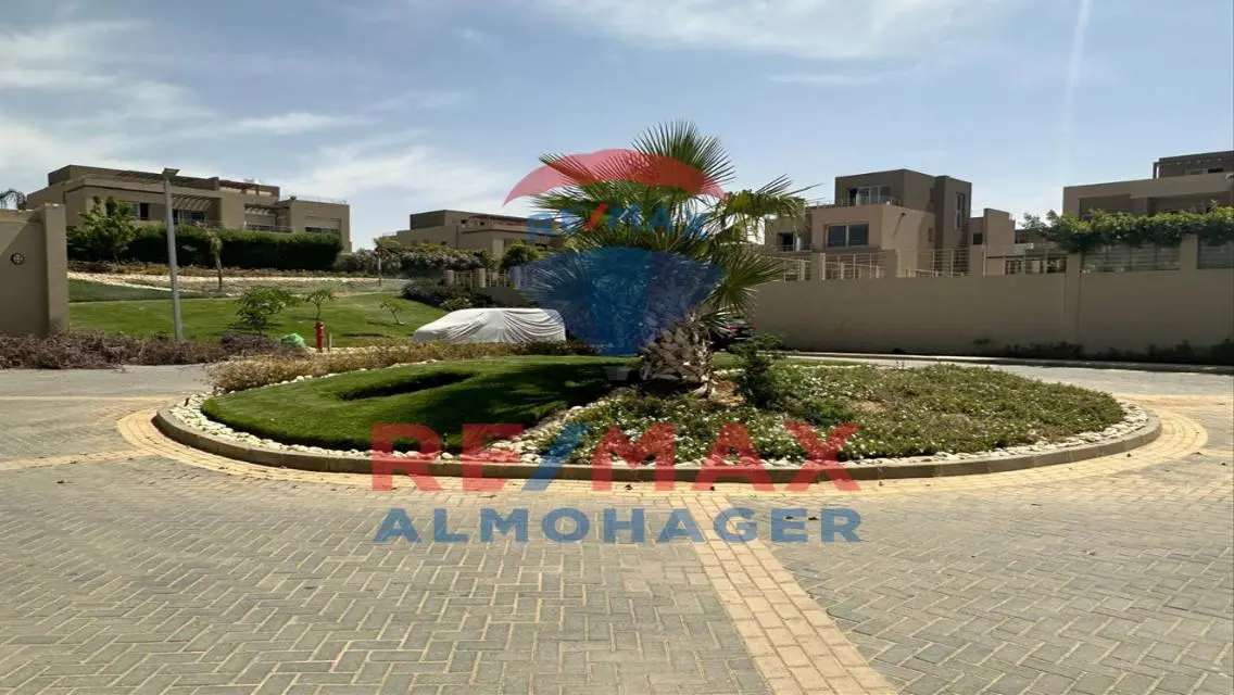 فيلا فاخرة بمساحة 800 متر في قلب المدينة