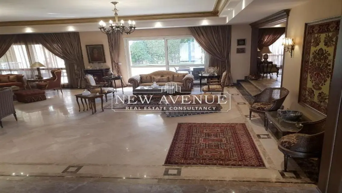 Luxury Apartment with Spacious Layout in the Heart of the City