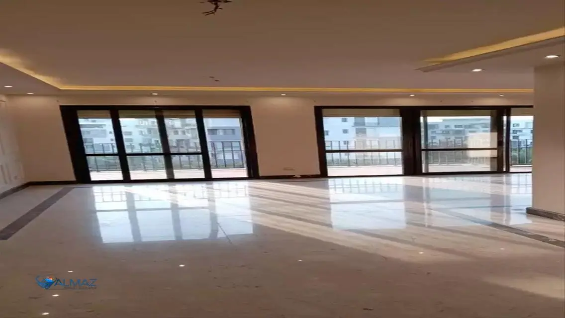 شقة فاخره للبيع - E8510