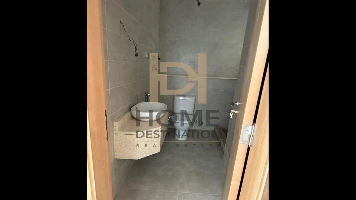 Luxury Apartment in Central Location - PYP97