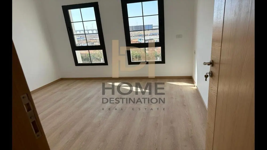 Luxury Apartment in Central Location - PYP97