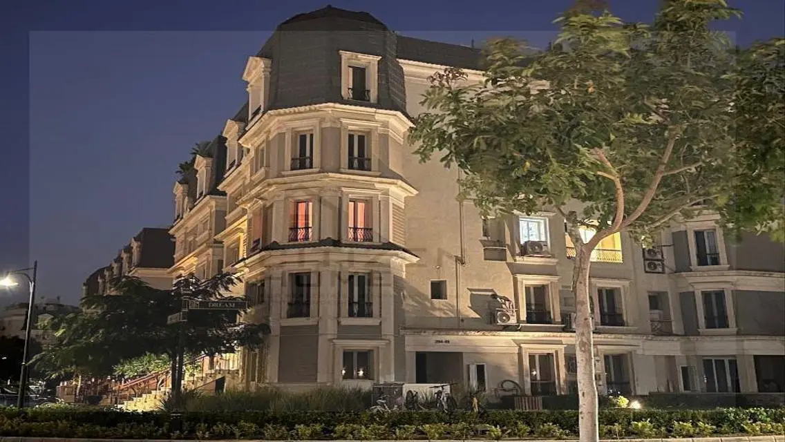 Stunning Villa with Scenic Views and Luxurious Amenities