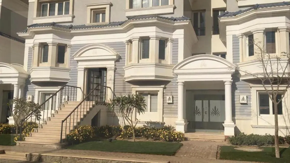 Stunning Villa with Scenic Views and Luxurious Amenities