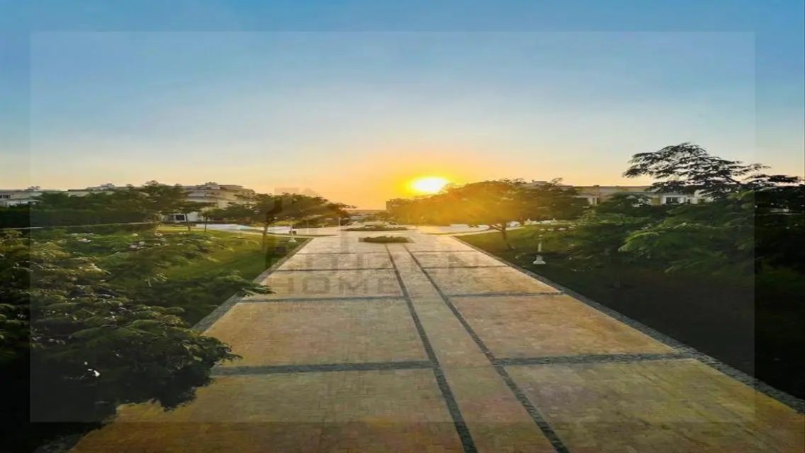 Stunning Villa with Scenic Views and Luxurious Amenities