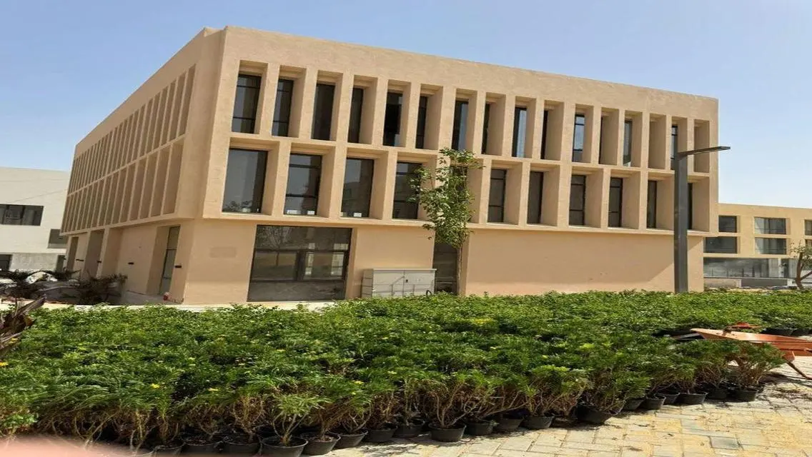 فيلا فاخرة للبيع بجوار كلية كينت
