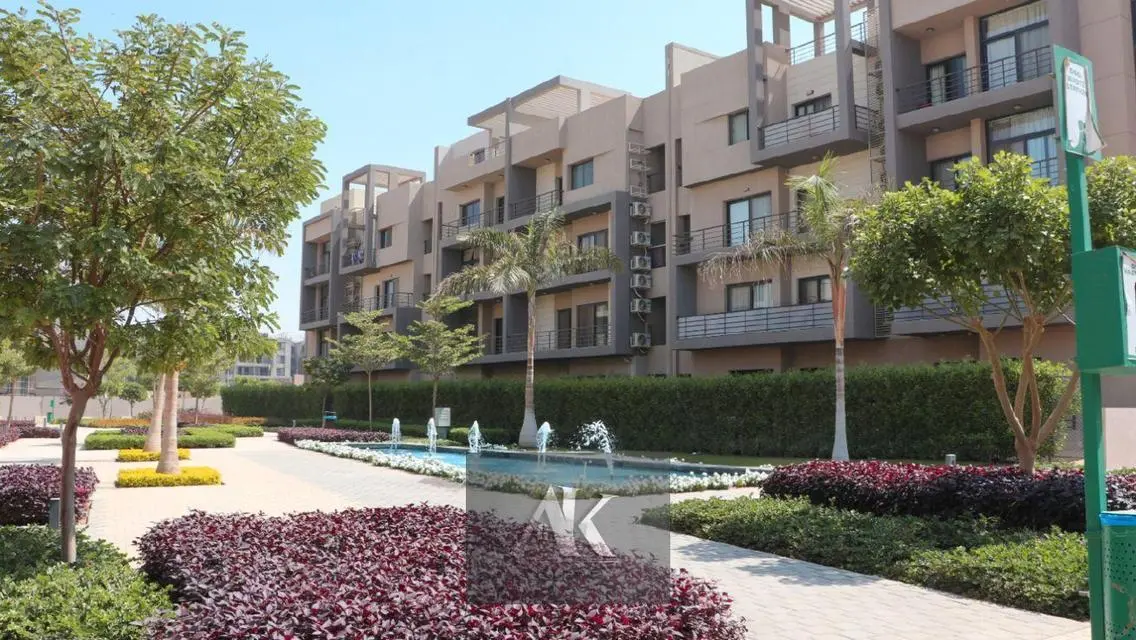 Luxury Apartment Overlooking Lakes with Full Amenities
