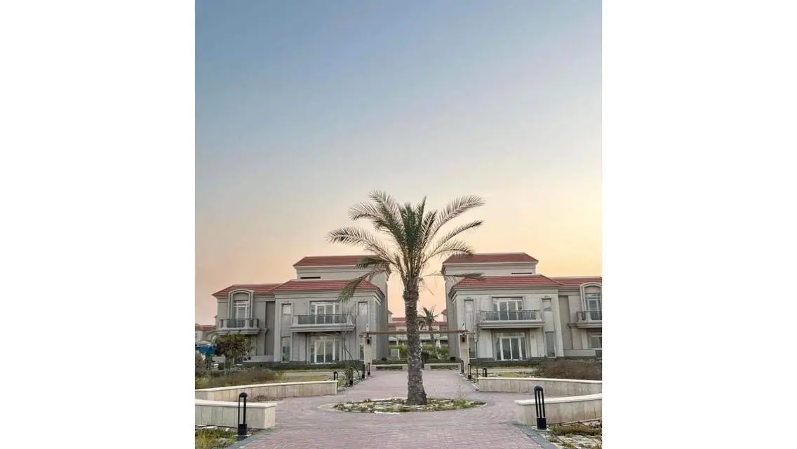 Luxurious Villa with Spacious Amenities