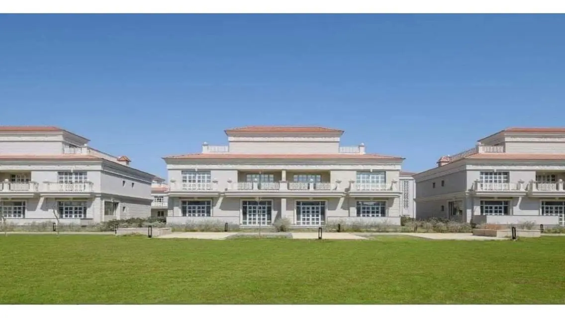 Luxurious Villa with Spacious Amenities