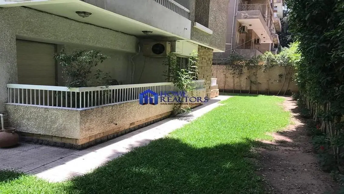 شقة فاخرة مع حديقة خاصة وحارس أمن