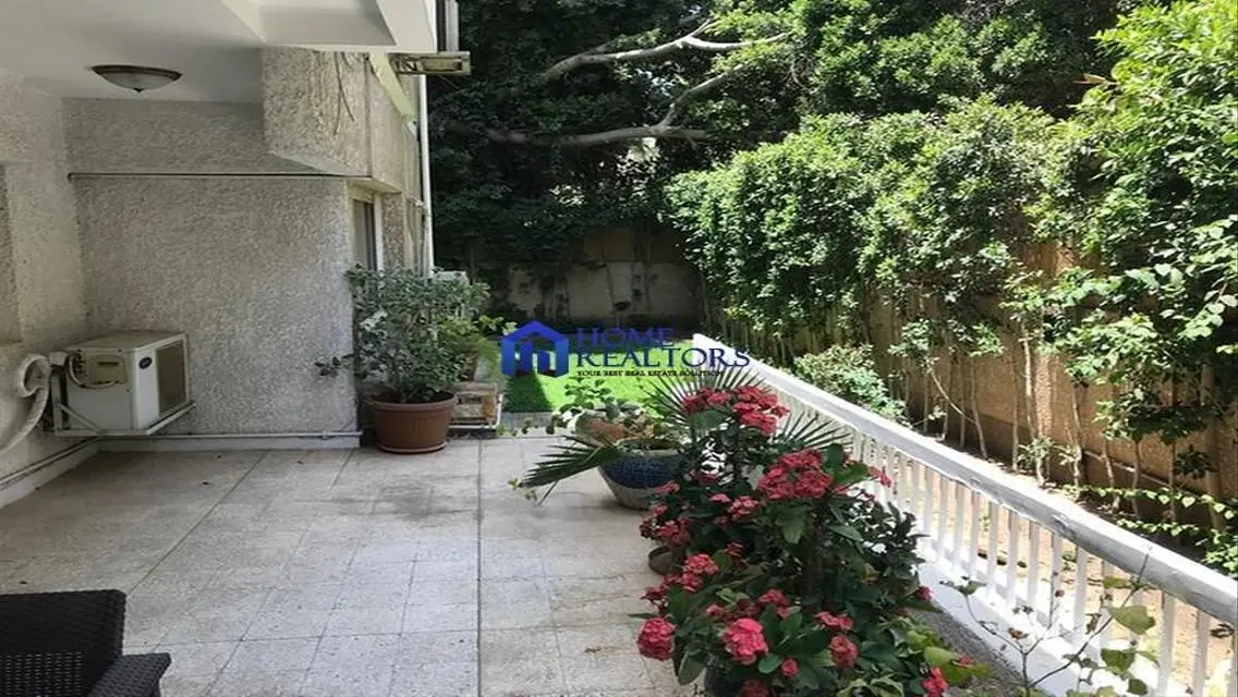 شقة فاخرة مع حديقة خاصة وحارس أمن
