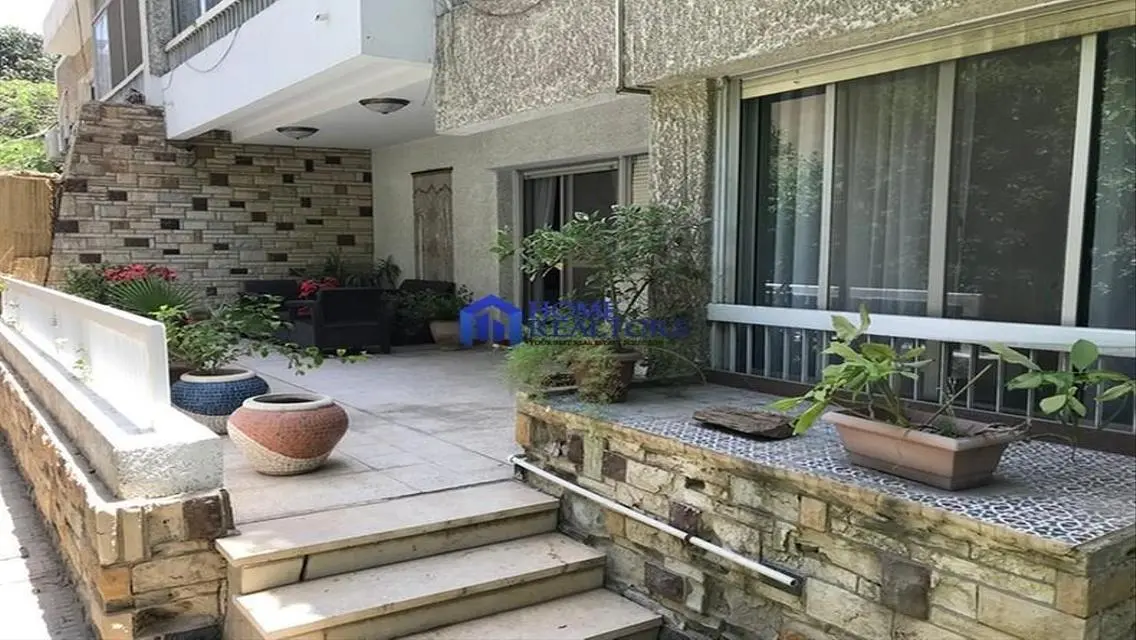 شقة فاخرة مع حديقة خاصة وحارس أمن