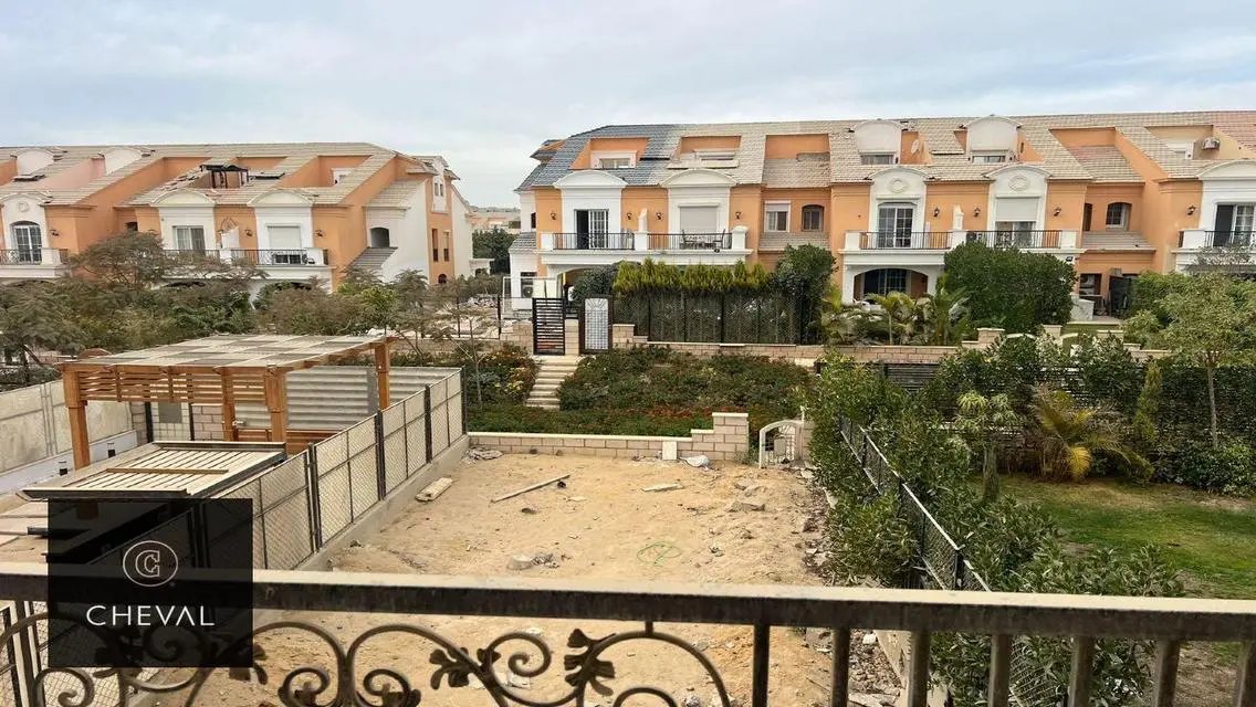 Invest in a luxurious property with private garden and balcony