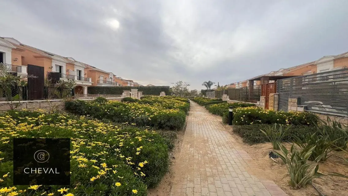 Invest in a luxurious property with private garden and balcony